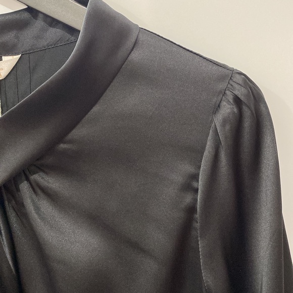 **NWT ** Silk Blouse With Tie-Neck 3/4 Sleeves - Picture 6 of 16